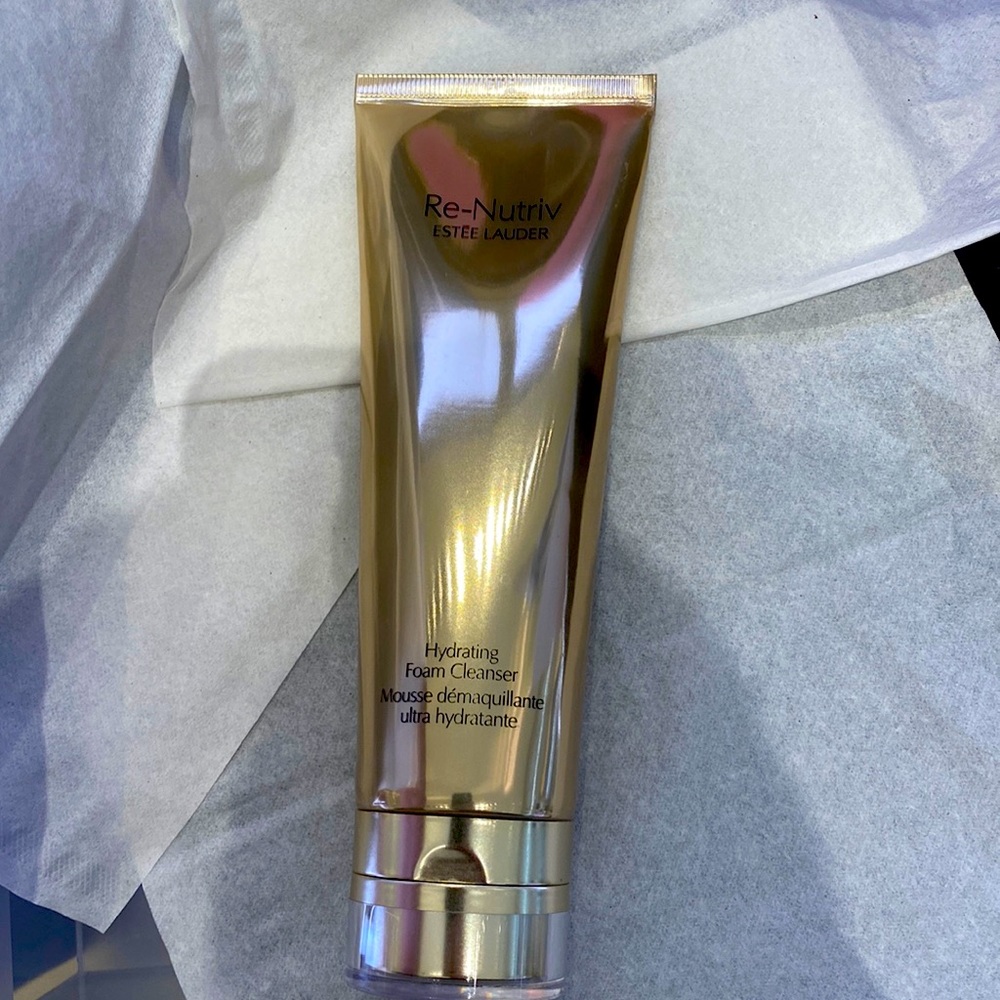 Brand new Estée Lauder foaming cleanser Renutriv